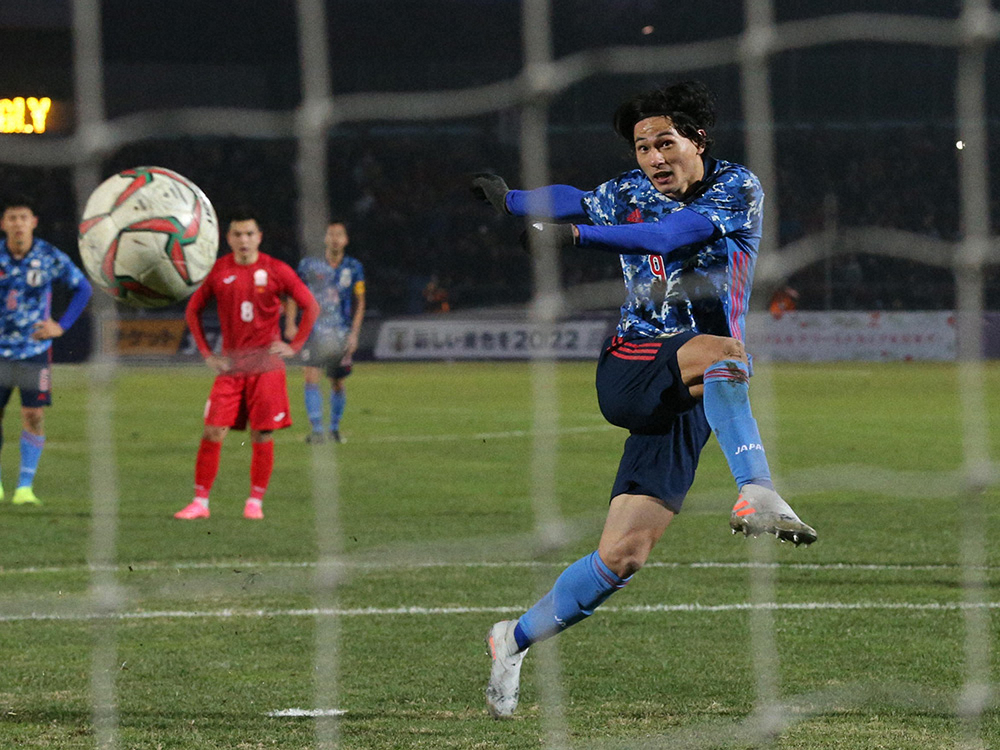 【画像・写真】前半、南野　ゴールを決める（撮影・西海健太郎）