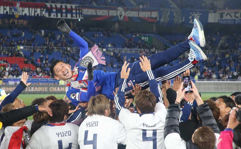 【画像・写真】横浜ひと筋18年…栗原「皆さんにお礼を言いたい」　松田さんお墓へ優勝＆引退報告を