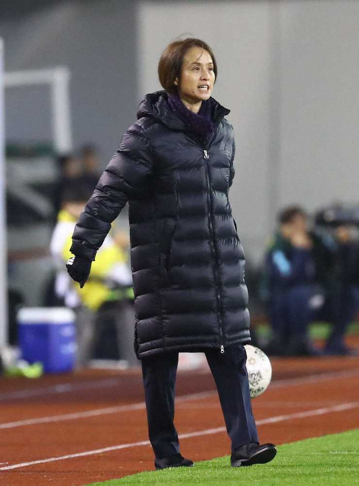 【画像・写真】なでしこ・高倉監督、日韓対決制して4大会ぶりVも「もうちょっとスッキリ崩して勝ちたい」