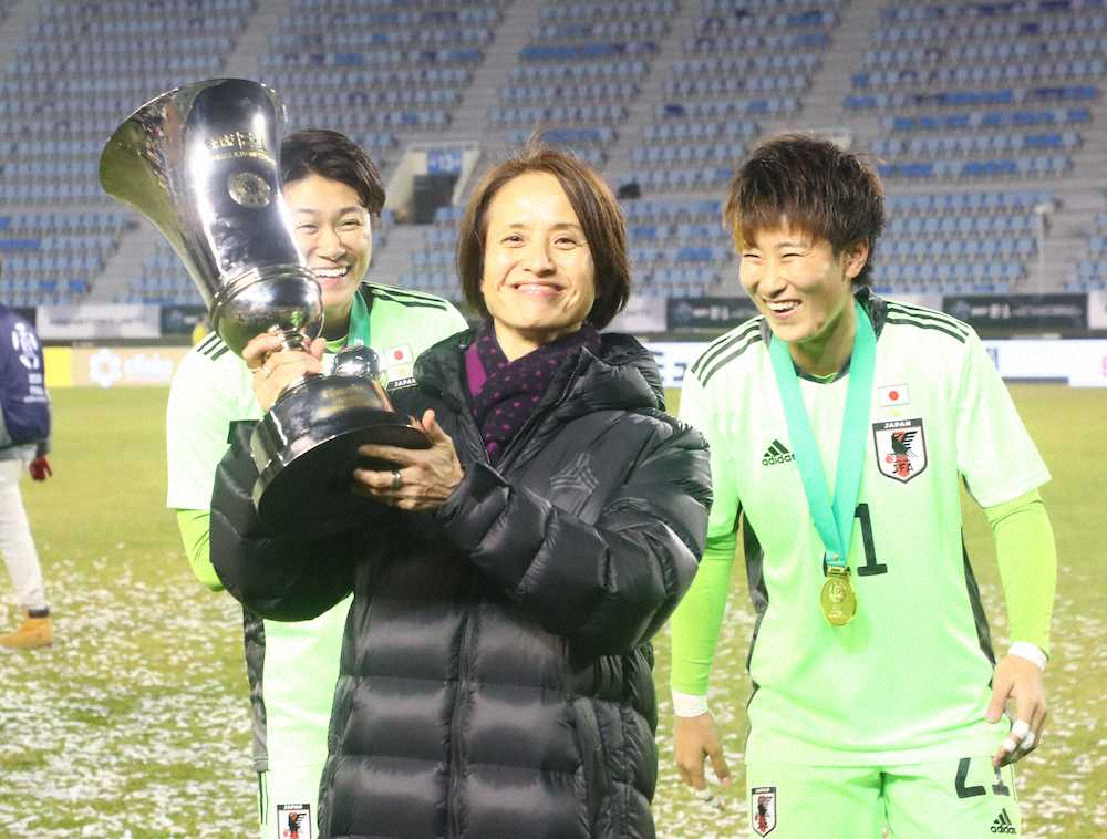 【画像・写真】なでしこ・高倉監督、日韓対決制して4大会ぶりVも「もうちょっとスッキリ崩して勝ちたい」