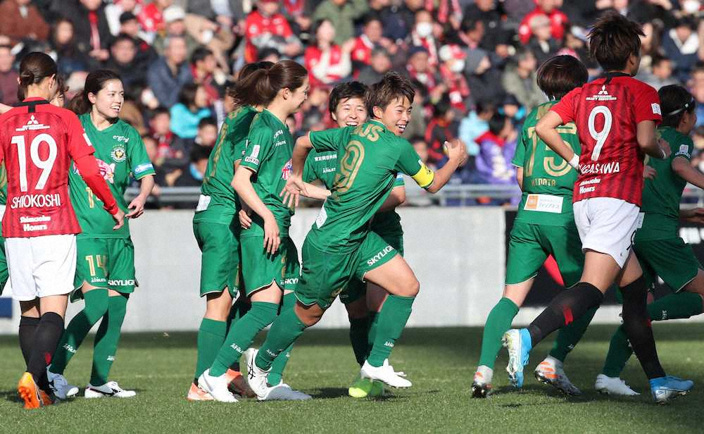 【画像・写真】日テレ　皇后杯3連覇!V弾の田中主将「誇りに思う」