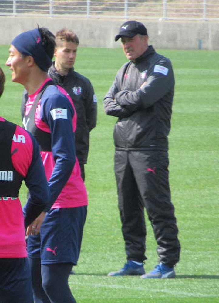 【画像・写真】C大阪　ロティーナ監督　上位争いのカギは「適応力」