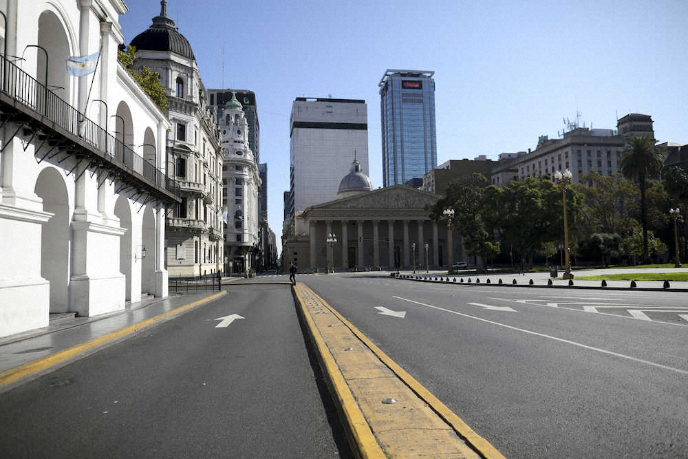 緊急事態宣言で全土隔離状態で、人がいなくなったアルゼンチン首都ブエノスアイレス