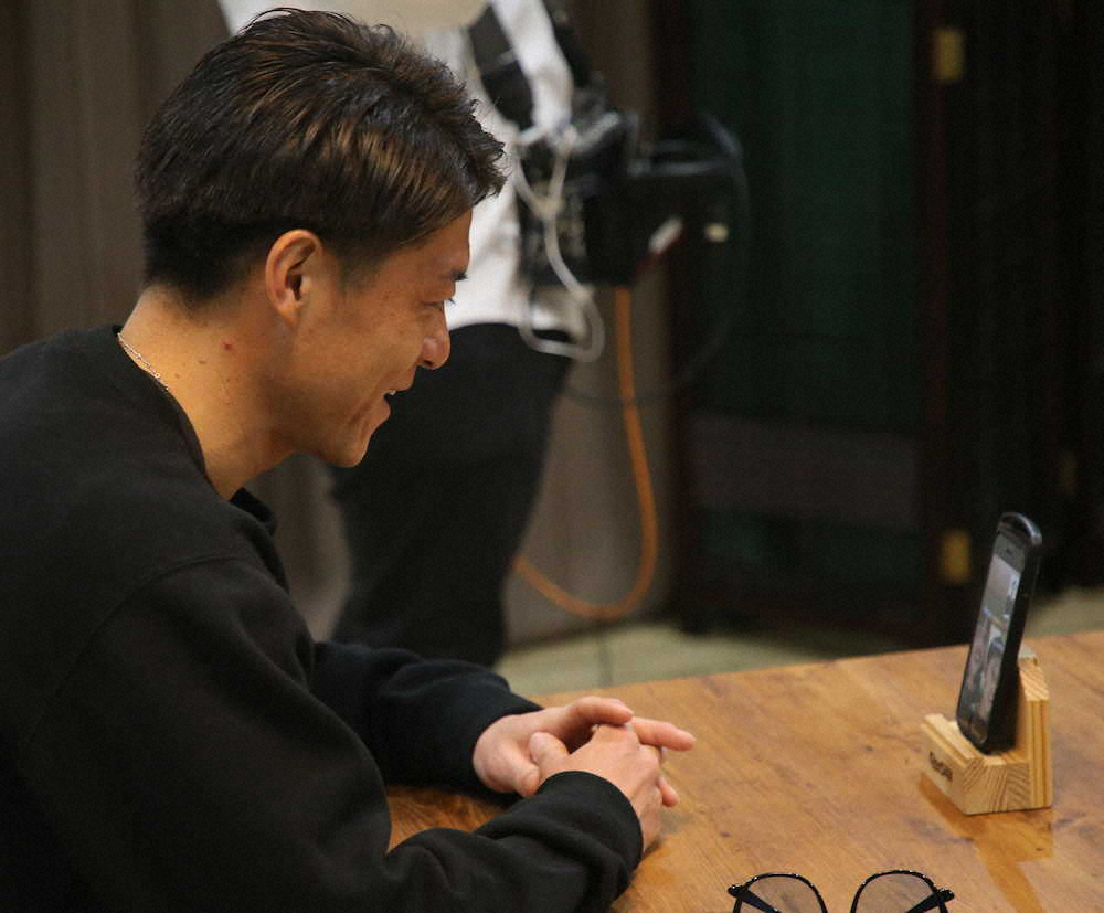 【画像・写真】J2松本主将・田中隼　テレビ電話でファンと交流、自ら発案「触れ合えてうれしい」