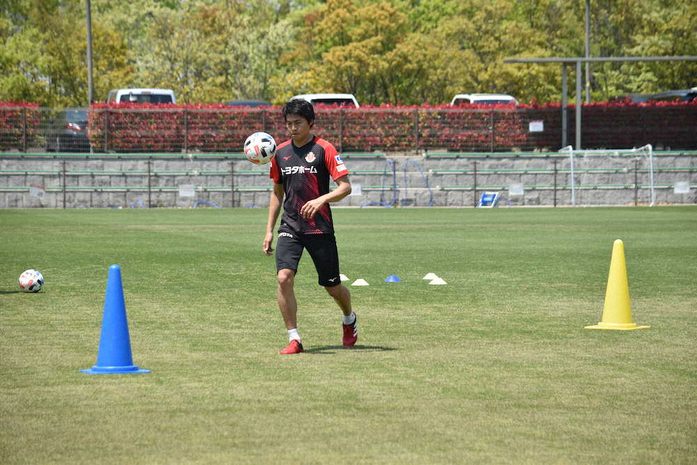 【画像・写真】自主トレをする名古屋DF丸山