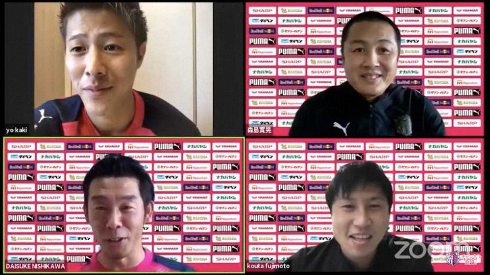 YouTubeチャンネルでトークを繰り広げる（左上から時計回りで）柿谷、森島社長、藤本アンバサダー、西川大介スタジアムDJ