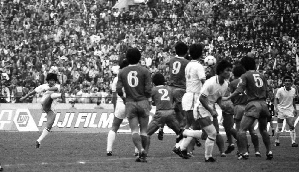1985年10月26日W杯アジア最終予選　韓国戦で芸術的なFKを決める木村和司（撮影・スポニチ東京写真部）