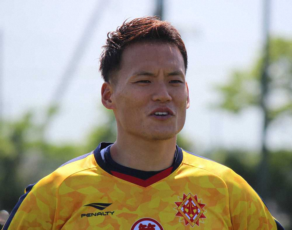 【画像・写真】練習前後は車内で着替え　北九州　約1カ月半ぶり練習再開　川上主将「ボールを蹴れることは幸せ」