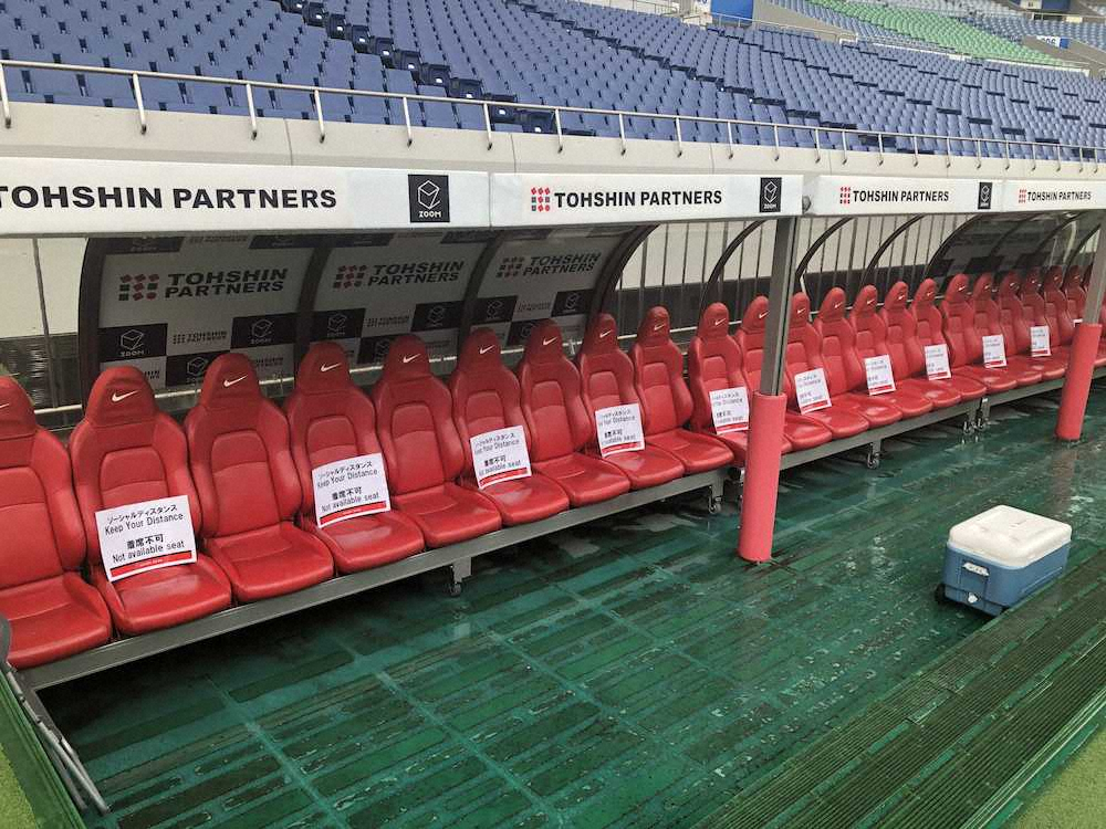 【画像・写真】J再開へ蹴音が帰ってきた!浦和「新様式」で練習試合　武藤豪快ボレー弾も“静寂の歓喜”