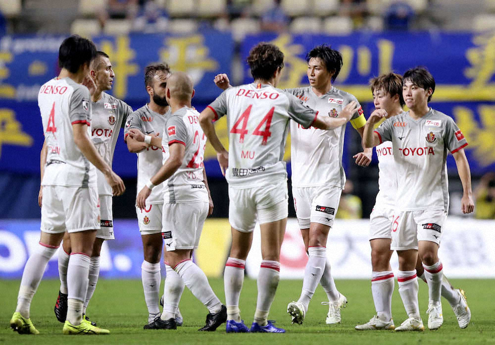 【画像・写真】名古屋、敵地3発で2位浮上だ　フィッカデンティ監督「ポジティブな結果。全員を褒めたい」