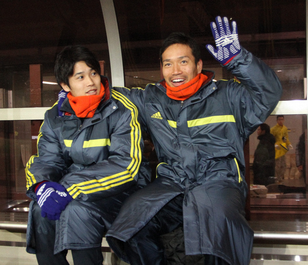 内田篤人（左）と長友佑都