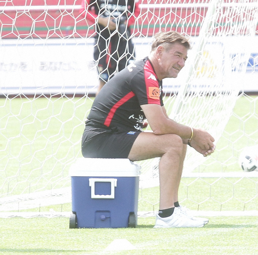 【画像・写真】札幌のペトロヴィッチ監督