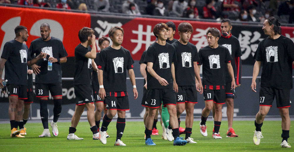 【画像・写真】札幌・ペトロヴィッチ氏、外国人監督初J1通算200勝　「面白い試合を」信念貫く3発快勝