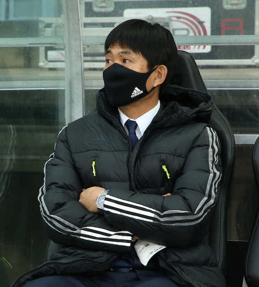 【画像・写真】森保監督“デュエル男”遠藤投入で勝利呼んだ「より攻撃的」な意識重視