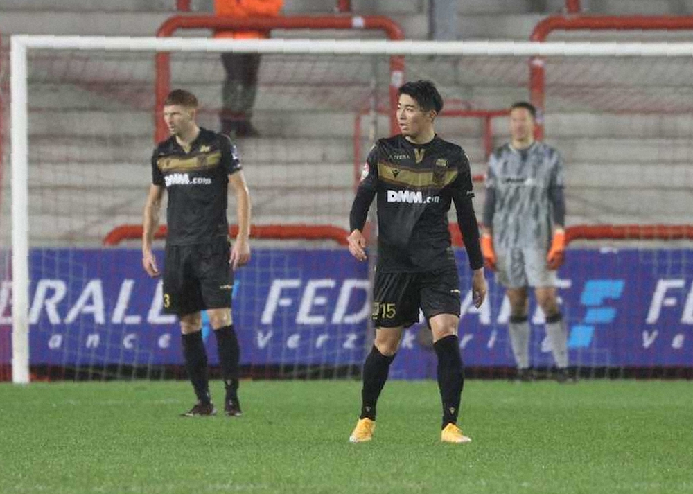 【画像・写真】移籍後初得点を決めたシントトロイデンのFW中村（C）STVV