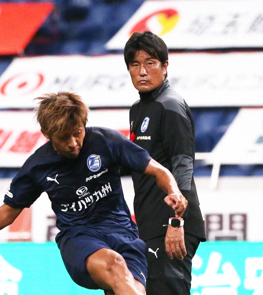 【画像・写真】大分・岩瀬ヘッドコーチ（右）