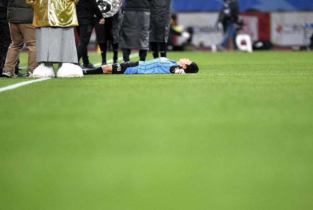 【画像・写真】川崎F・憲剛、有終2冠！現役ラストマッチに「感無量」、ピッチ上で「大の字」