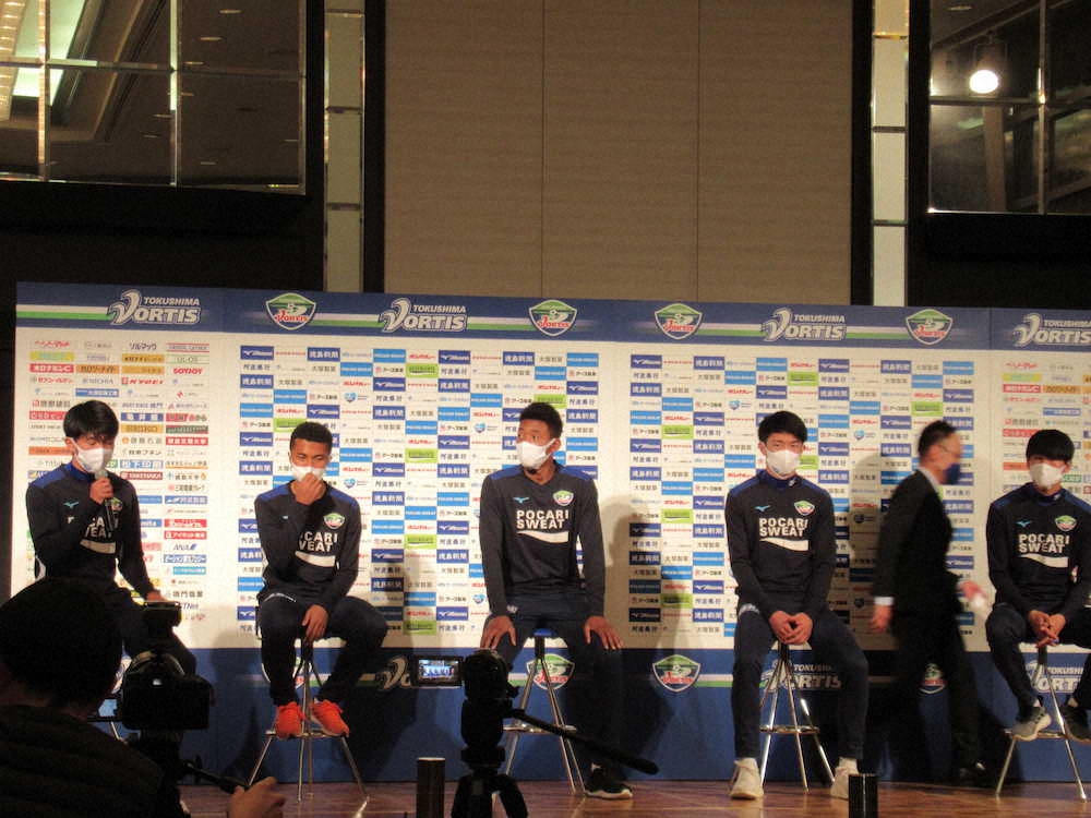 【画像・写真】徳島が入団会見　藤田「勝たせたい」宮代「目標は2桁得点」
