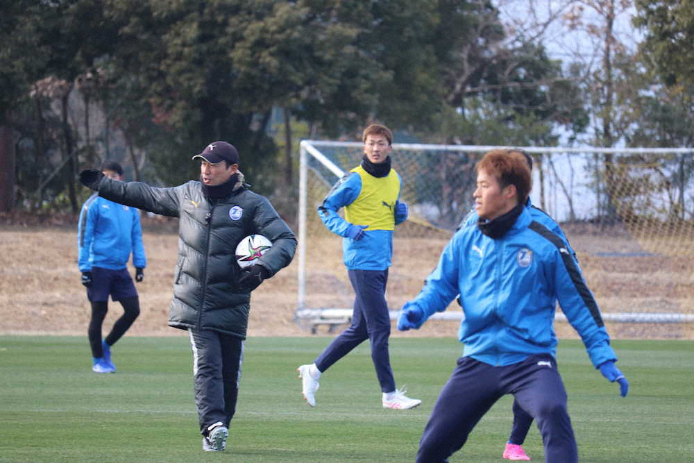 【画像・写真】新生・大分が始動　片野坂監督「勝ち点50以上、得点45、失点40」