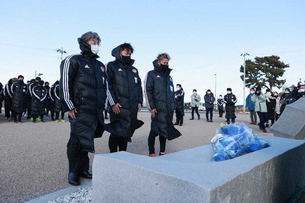【画像・写真】J1仙台、10年前の快進撃再び！被災地訪問、手倉森監督「復興に寄与していかないと」