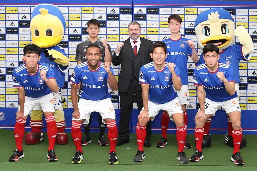 【画像・写真】横浜が新体制発表会　2季ぶり奪還へ新戦力　ブラジル2部所属セアラ獲得