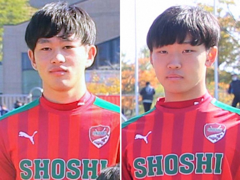 【画像・写真】尚志3年のFW阿部(左)とDF渡辺