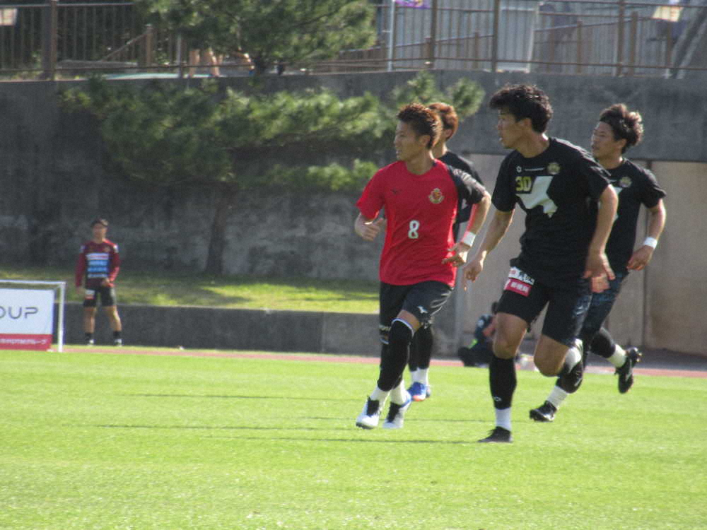 練習試合j2琉球戦で 移籍後初ゴール を挙げた名古屋fw柿谷 背番号8 スポニチ Sponichi Annex サッカー