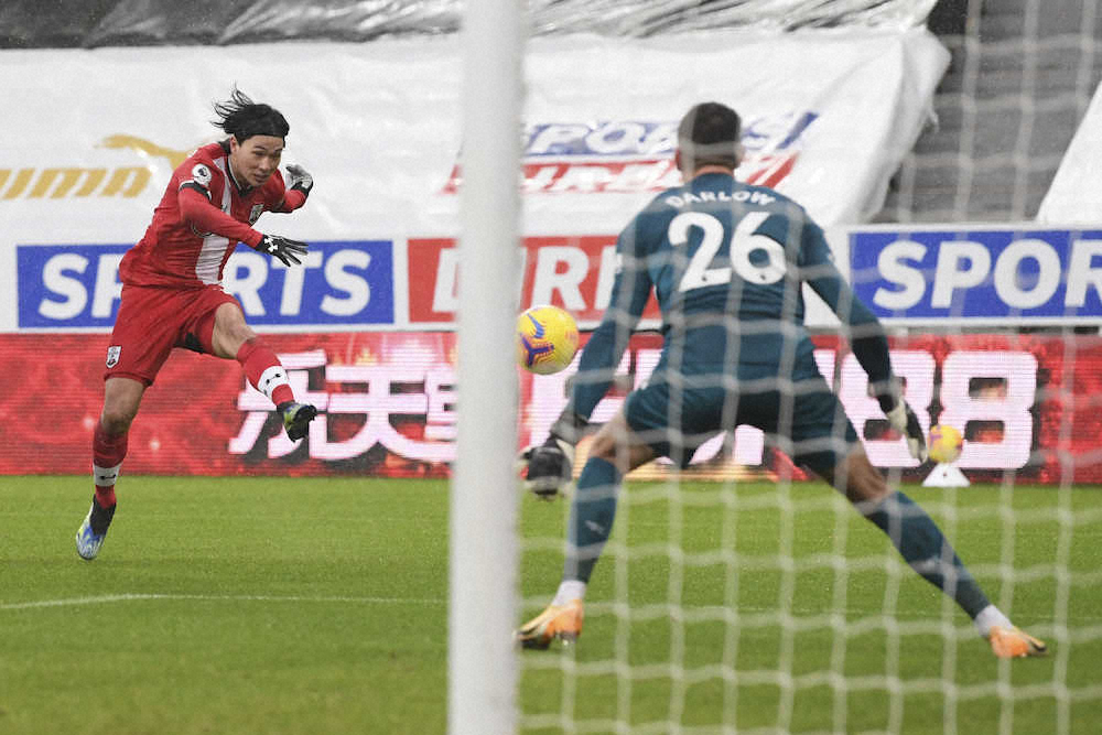 【画像・写真】南野が吠えた!新天地デビュー戦で気迫の一撃　チーム5連敗も“光明”見せた