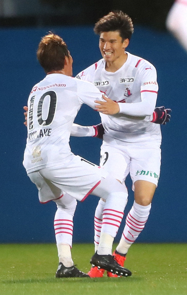 【画像・写真】雨の三ツ沢で圧巻のゴールショー