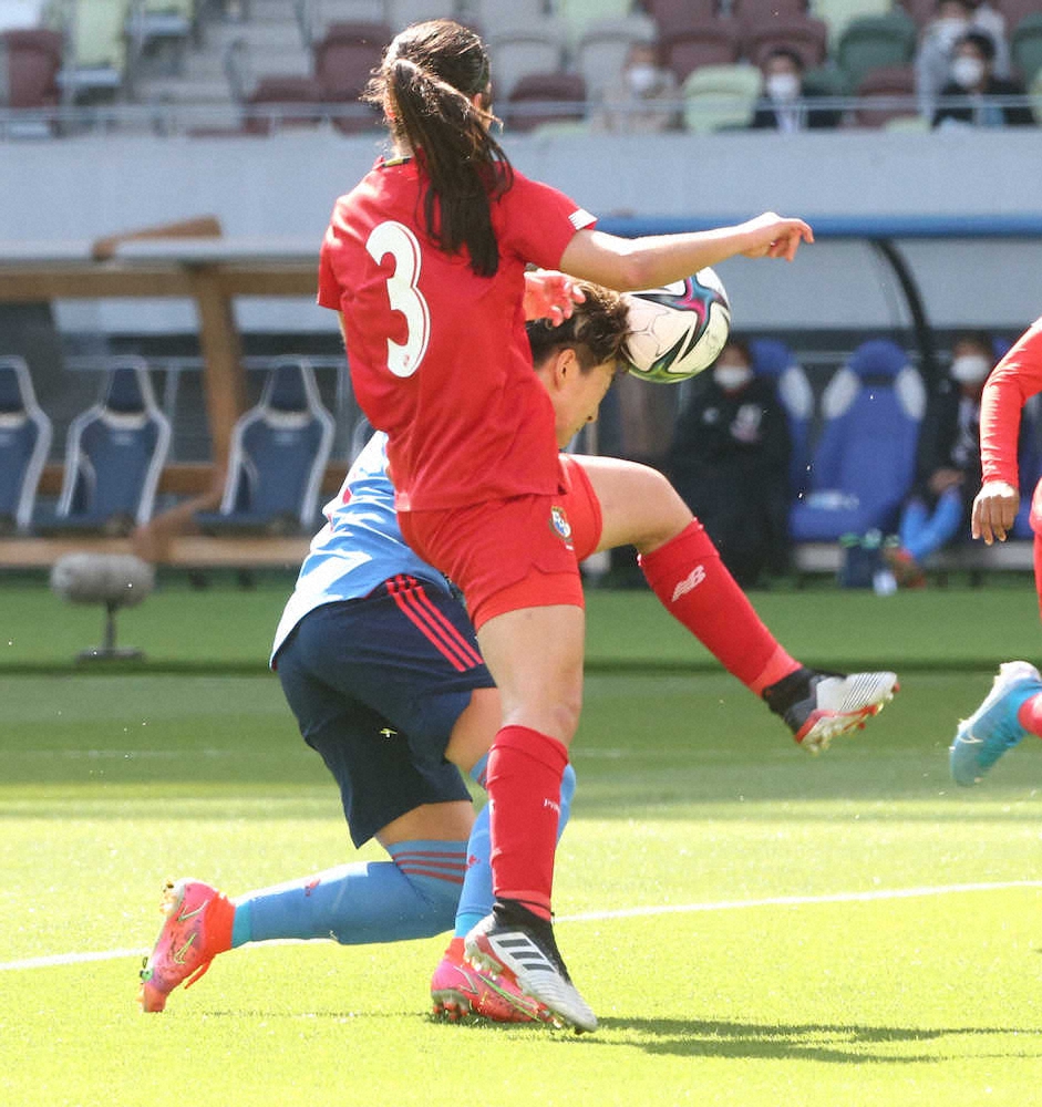 ＜サッカー女子　日本・パナマ＞後半、この日自身3得点目となるゴールを決めハットトリックを達成した菅沢（撮影・西海健太郎）