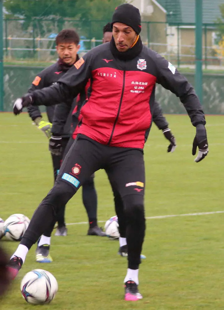 【画像・写真】札幌・ジェイにJリーグが厳重注意　ルヴァン杯・福岡戦でカウエと言い争い鼻つまむジェスチャー