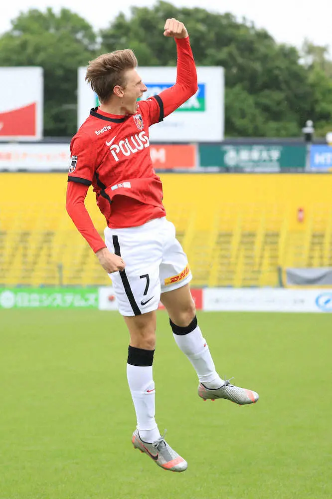 ＜柏・浦和＞前半9分、浦和の新外国人選手・ユンカーが日本デビュー戦でゴールを決める（撮影・篠原　岳夫）