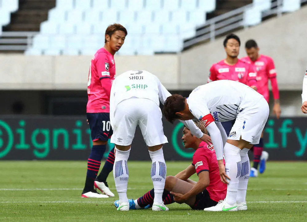【画像・写真】C大阪・大久保　数試合欠場へ　2日G大阪戦で左太腿裏負傷　クルピ監督「重傷ではない」も慎重