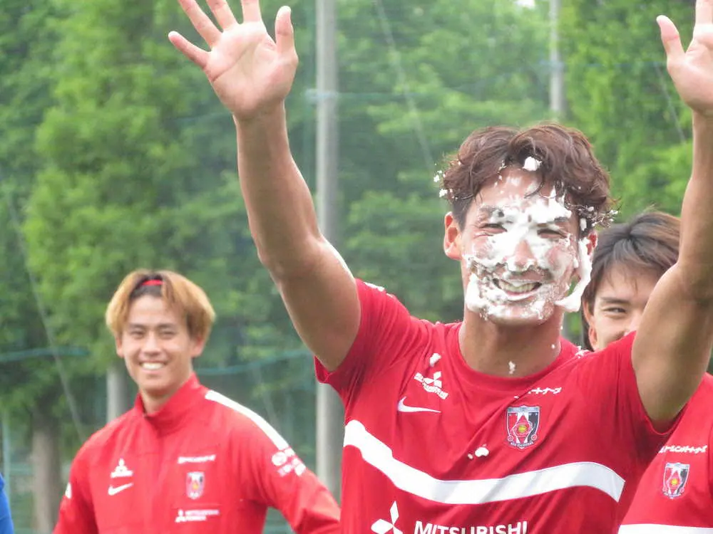 【画像・写真】浦和DF槙野が真っ白な顔で34歳の誓い！「来年ACLの舞台に戻れるよう頑張りましょう」