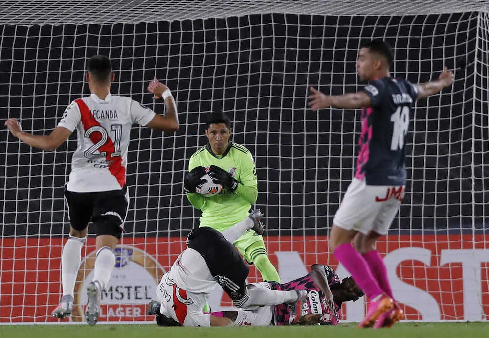 【画像・写真】20選手がコロナ感染のリバープレート　故障中のMFを代役GKに起用してリベルタドーレス杯勝利