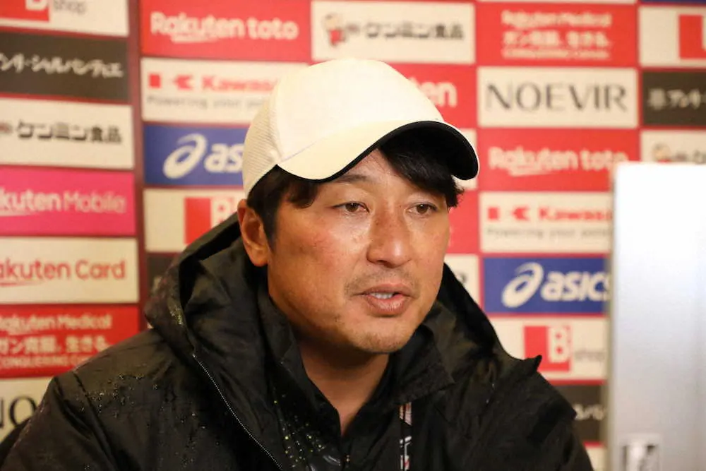 【画像・写真】神戸・三浦監督　4試合ぶり白星へ“締め直し”　きょう柏戦でリンコンは欠場濃厚