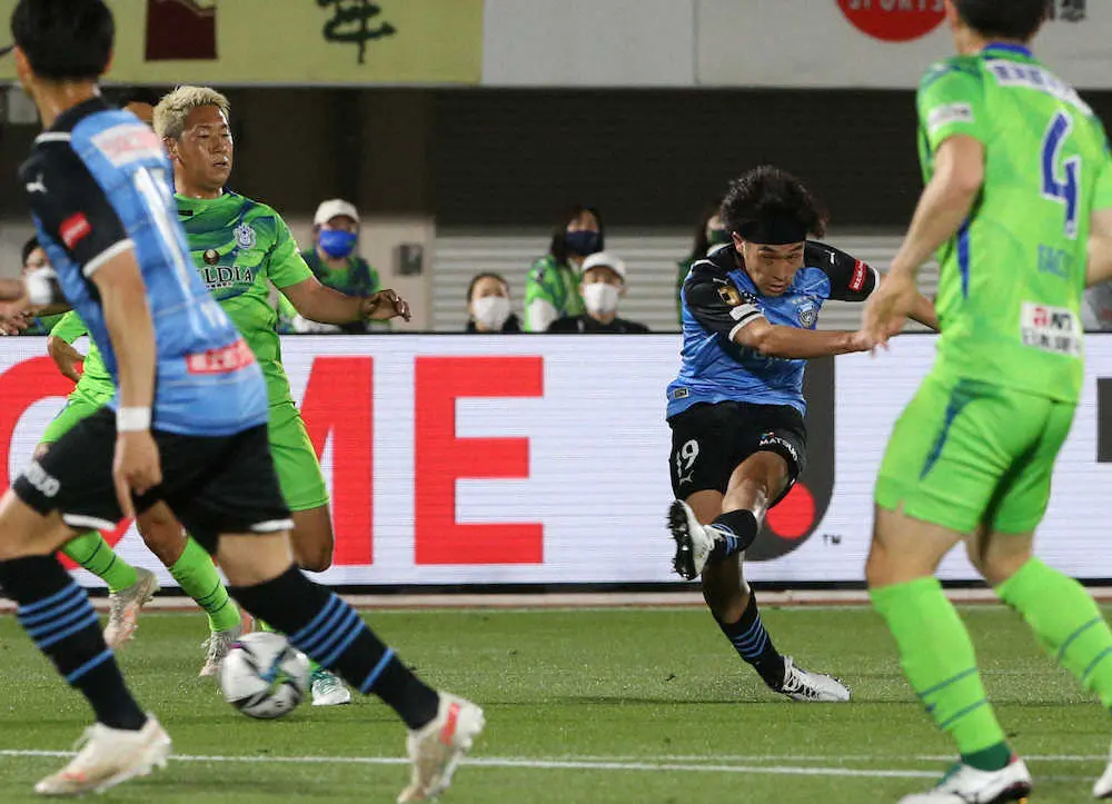 【画像・写真】川崎F　開幕19戦負けなしでJ1記録に並んだ！ダミアン華麗バイシクルで湘南とドロー