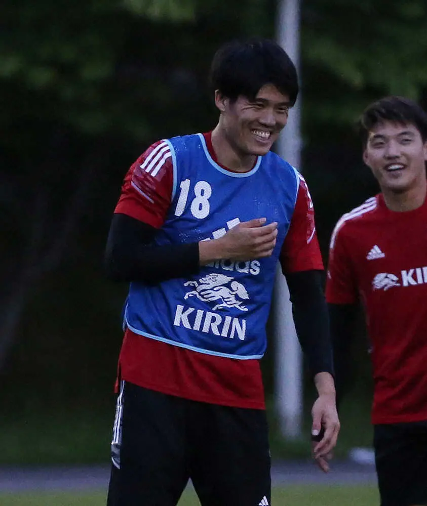 【画像・写真】U―24日本代表の冨安健洋が主力の自覚　「後ろが落ち着いていればチームも落ち着く」