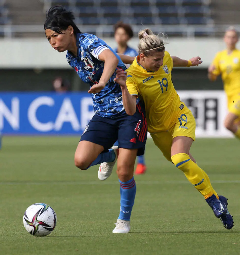 サッカー女子日本代表 ウクライナ代表 後半 体を張った守備を見せる熊谷 左 撮影 西海健太郎 スポニチ Sponichi Annex サッカー
