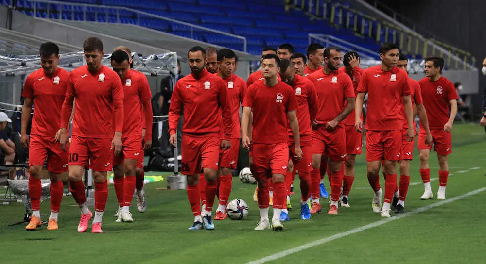 【画像・写真】キルギス　緊急招集GKがパナスタで調整　あす日本戦はGK1人態勢