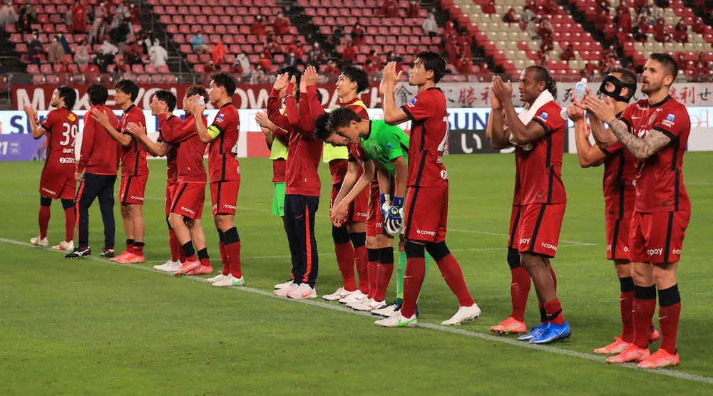 【画像・写真】鹿島　4発快勝でJ史上初ホーム通算300勝を達成 エヴェラウドが今季初ゴール