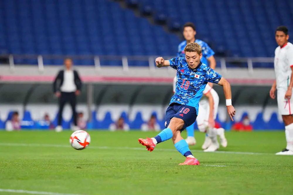 【画像・写真】＜五輪男子サッカー　日本・メキシコ＞前半、ゴールを決める堂安
