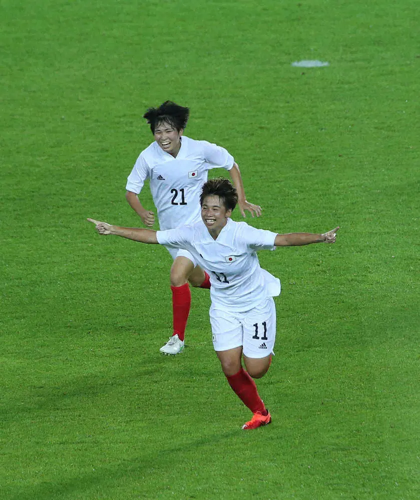 ＜サッカー女子　チリ・日本＞後半、ゴールを決め喜ぶ途中出場の田中