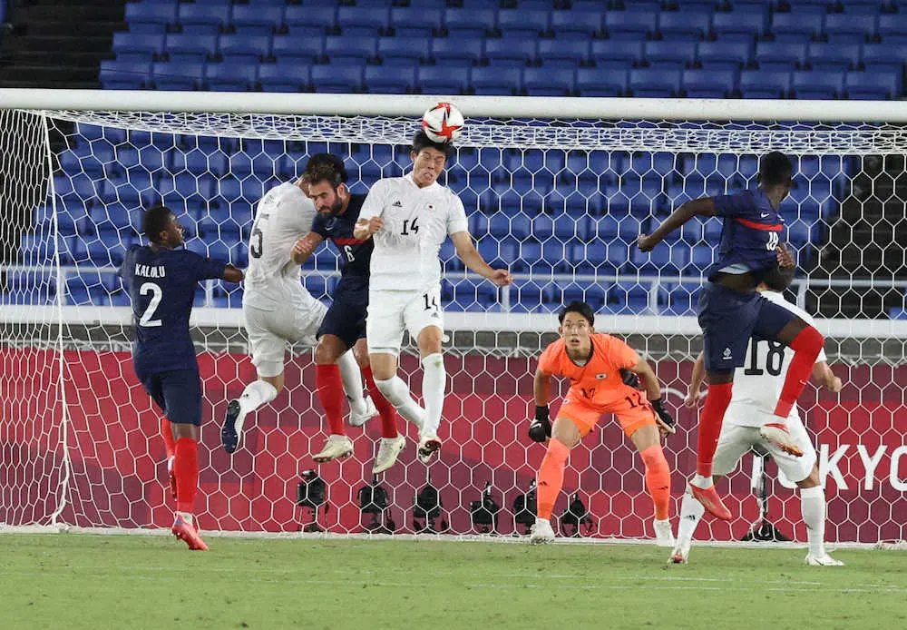 【画像・写真】帰ってきた冨安、先発で完封貢献　麻也と鉄壁コンビ復活「ギリギリのシーンもなかった」