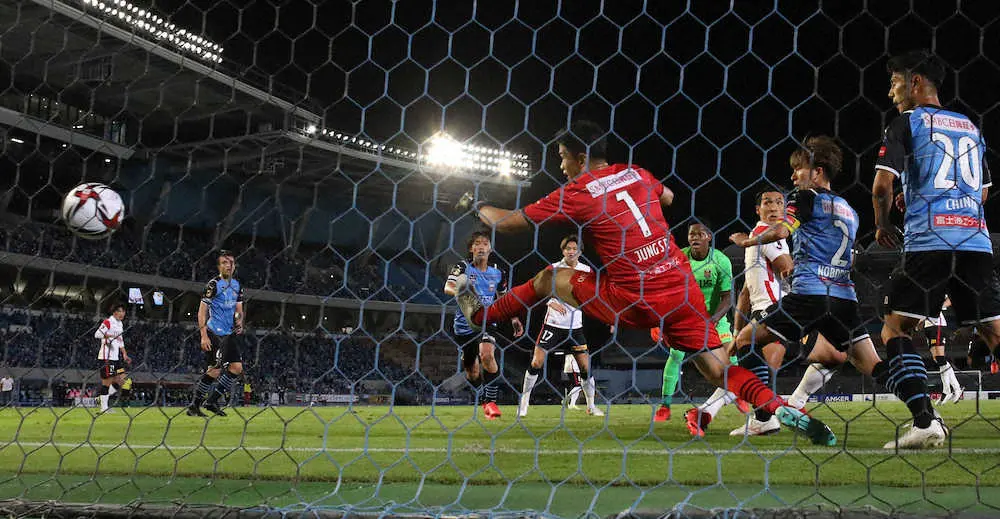 【画像・写真】浦和はFW投入されたDF槙野の劇的弾で4強進出！「5分でも仕事出来ると思っていた」