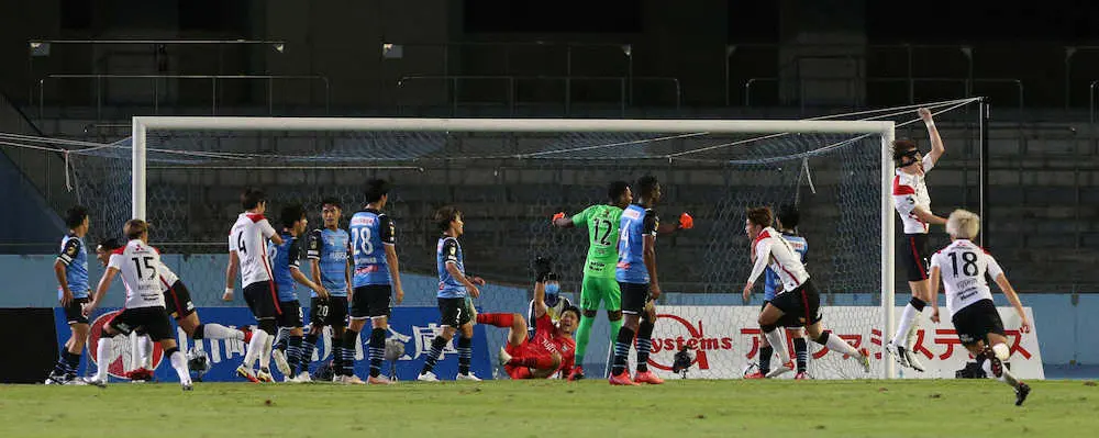 【画像・写真】川崎F　ホームで今季最多3失点…痛恨ドローで敗退　鬼木監督悔しさ吐露「きょうはどうしても…」