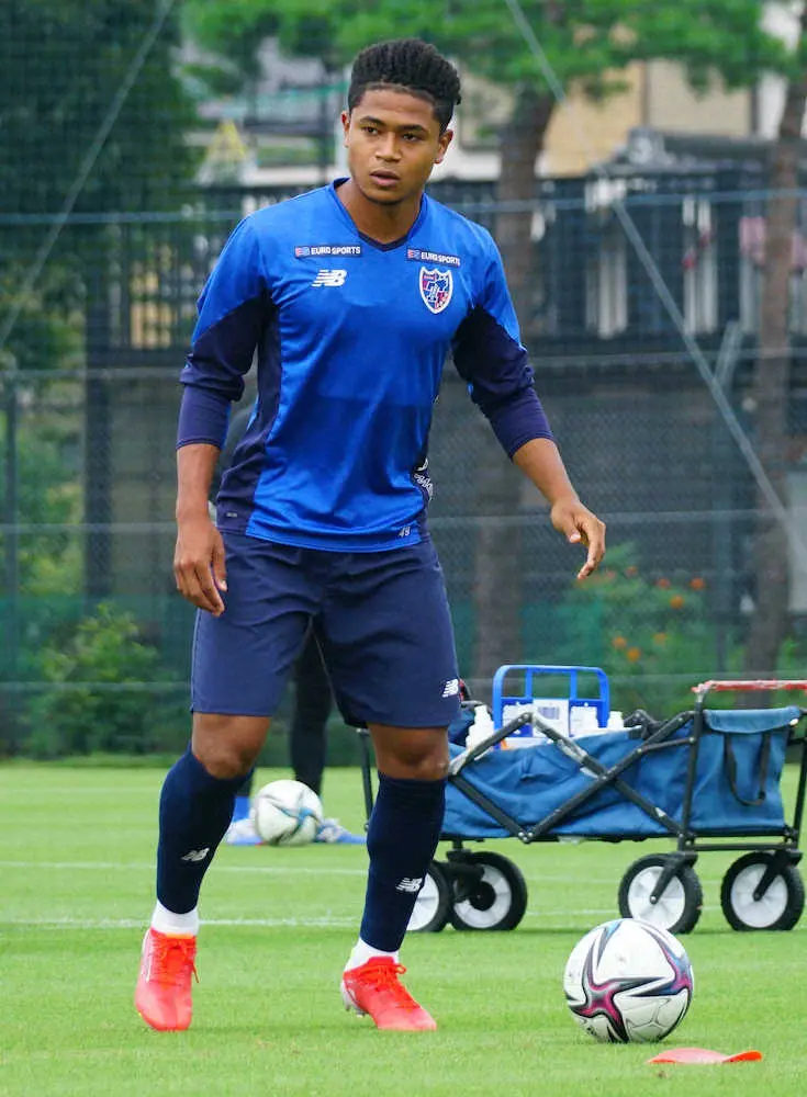 【画像・写真】FC東京・バングーナガンデ　“長友塾”で世界学ぶ「吸収すること多い」