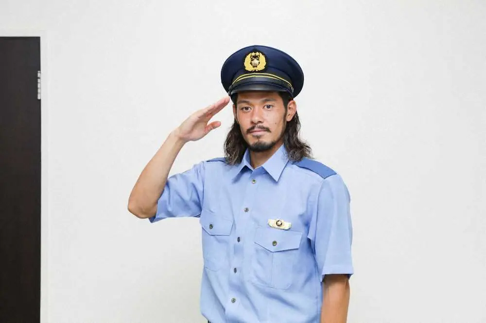 【画像・写真】神戸　山口蛍警官の次はイニエスタ警官!?　交通安全で生田警察署&県警とタッグ