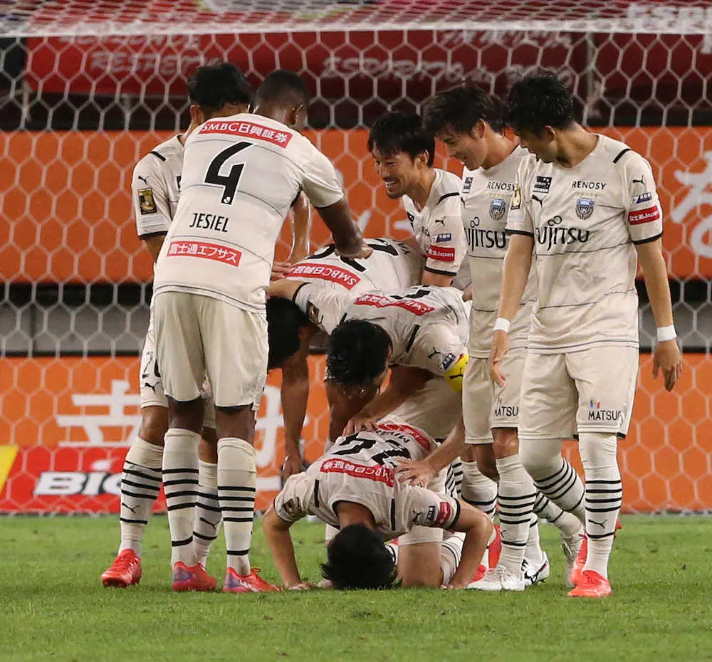 【画像・写真】川崎Fが鹿島に逆転勝利！ パリ五輪世代のFW宮城、無回転ミドルV弾「練習の形が出た」