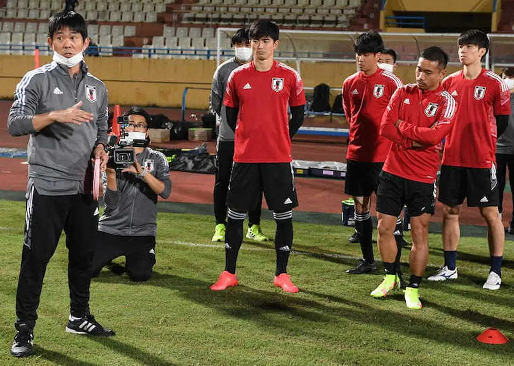 【画像・写真】森保監督　チャーター便遅延トラブルで合流遅れのメンバーも「起用できると考えていきたい」